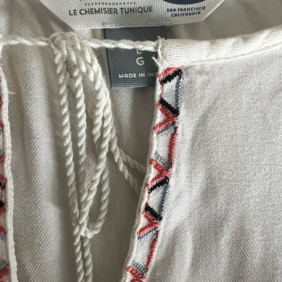 OLD NAVY - EMBROIDERED TOP -  SIZE L - Picture 5 of 6